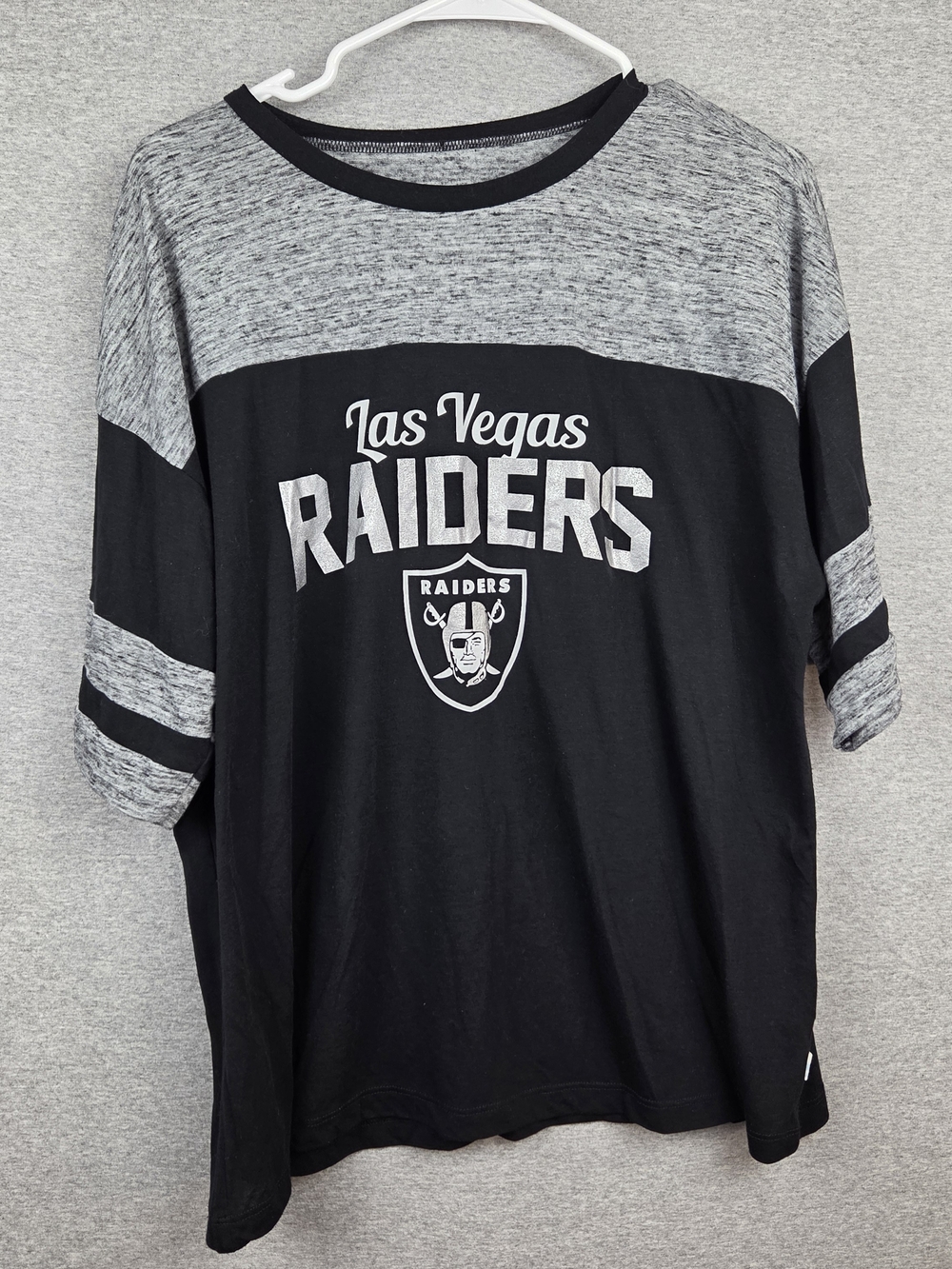 Women's Touch Stadium By Alyssa Milano XXL Las Vegas Raiders T-shirt